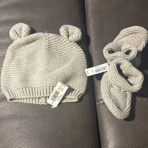 GAP Gray Knit Baby Hat and Booties Set